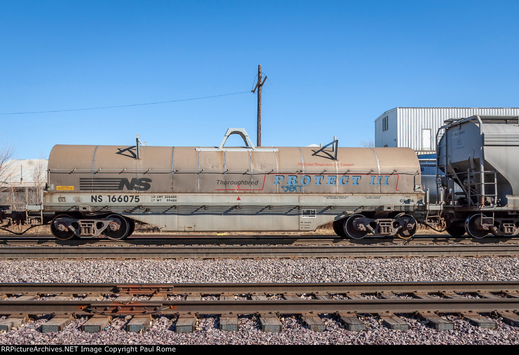 NS 166075, 42-ft Steel Coil Car on UPRR